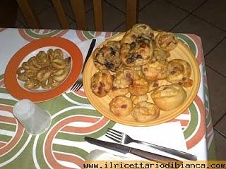 Girelle di pizza con verdure e speck