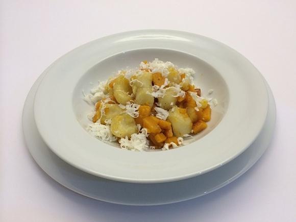 Gnocchi di patate senza glutine con zucca e Monteveronese