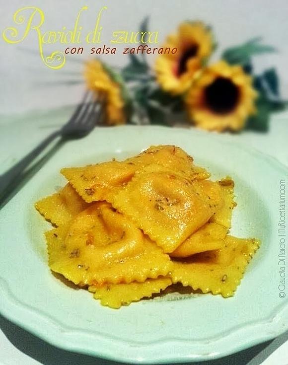Ravioli ripieni di zucca con salsa allo zafferano