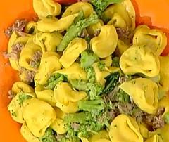 Tortelloni di patate e zafferano con salsa di broccoli