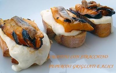 Crostini alla rizzoli con stracchino peperoni grigliati e alici in salsa piccante