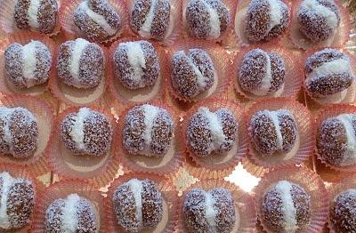 Baci di amaretti al caffè mascarpone e cocco