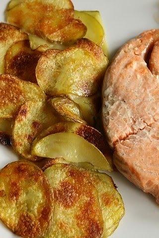 Salmone e patate chips al rosmarino