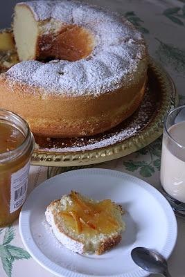 Ciambella soffice con marmellata d'arance