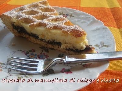 Crostata di ricotta e marmellata di ciliegie fatta in casa