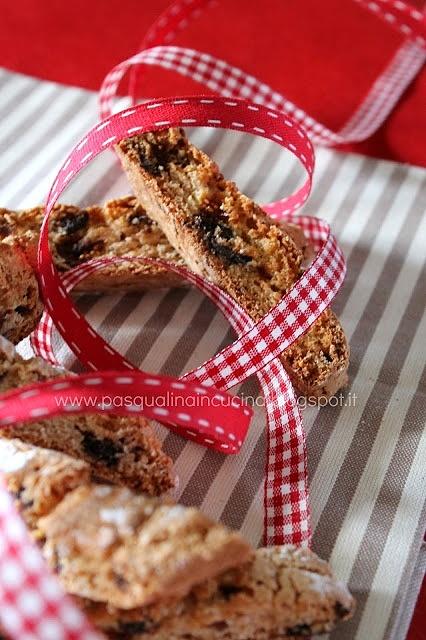 Cantucci fichi cioccolato e cannella