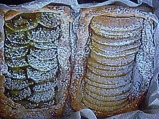 Tegliette di frutta con pasta sfoglia e confettura