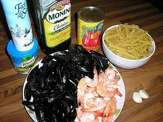 Penne con cozze e gamberetti