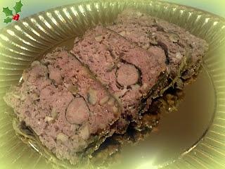 Terrina di maiale, luganega, noci e lattuga