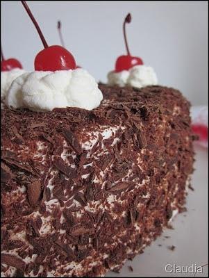 Torta foresta nera con ciliegie