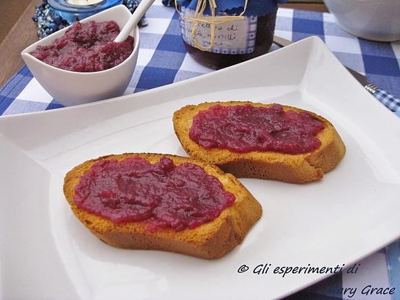 Confettura di mele, mirtilli e noci