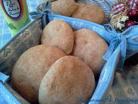 Focaccette di grano saraceno e farro con noci