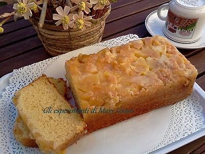 Torta di pesche allo yogurt per colazioni estive