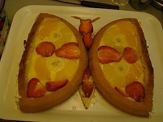 Torta farfalla con crema e frutta