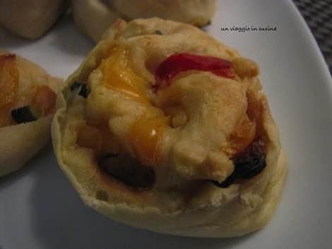 Girelle con verdure o rotolini di pasta di pane con verdure
