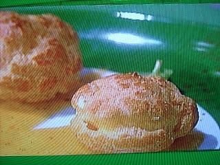Bigné con crema di mascarpone e salsa di cachi alla vaniglia