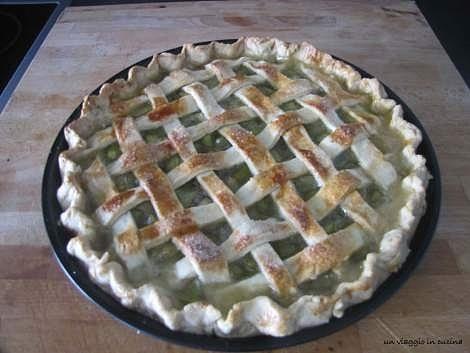 Torta con rabarbaro e uva bianca
