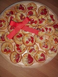 Finger food pizzette rustiche capresi