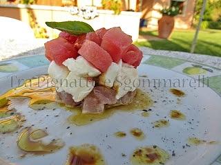 Tartare di tonno con mozzarella di bufala e cocomero, emulsione al balsamico