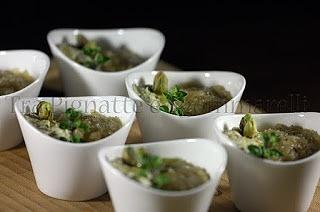 Mantecato di baccalà e pistacchi con crema di cipolle in agrodolce