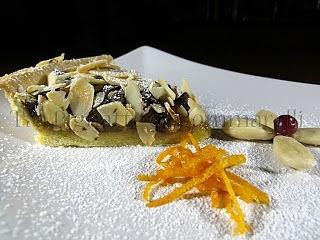 Crostata con marmellata d’arance amare, gocce di cioccolato e mandorle sfogliate