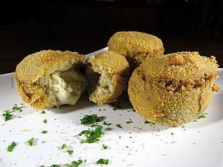 Crocchette di patate, ceci neri e Fiore Sardo dop con cuore di bufala