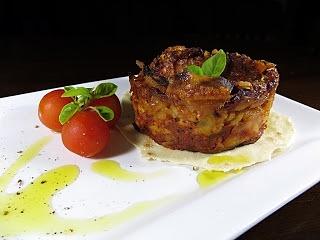 Piccola lasagna di pane carasau, mozzarella, pecorino sardo e pomodoro