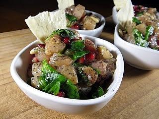 Tartare di ricciola con melograno valeriana e sale nero di Cipro