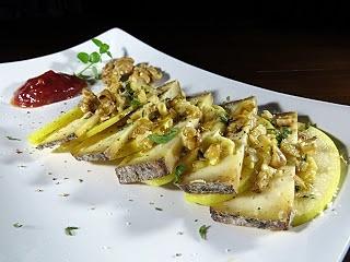 Carpaccio di mela con formaggio Baladin noci, sale grigio e menta romana