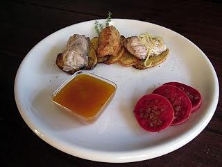 Tombarello alle tre cotture con salsa ai fichi d'India e miele