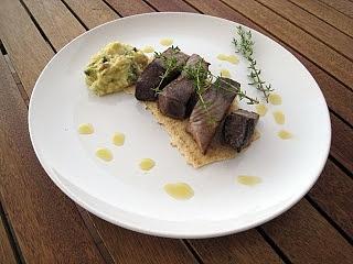Tonno scottato con mousse di avocado peperone e lime