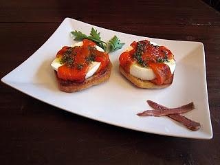 Mozzarella di bufala avvolta in peperoni