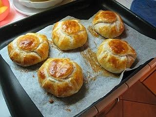 Filetto di tonno in crosta con cipolle agrodolci e pistacchio