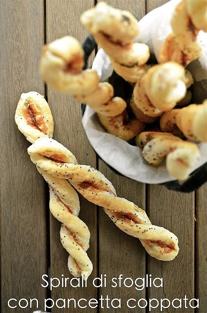 Spirali di sfoglia con pancetta coppata e semi di papavero