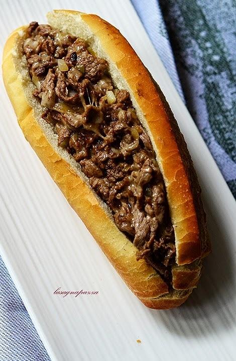 Philadelphia cheesesteak con patatine fritte e ketchup quick