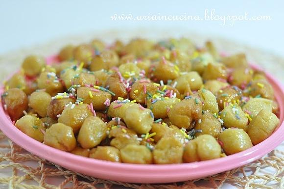 Struffoli di Kamut con miele di bosco