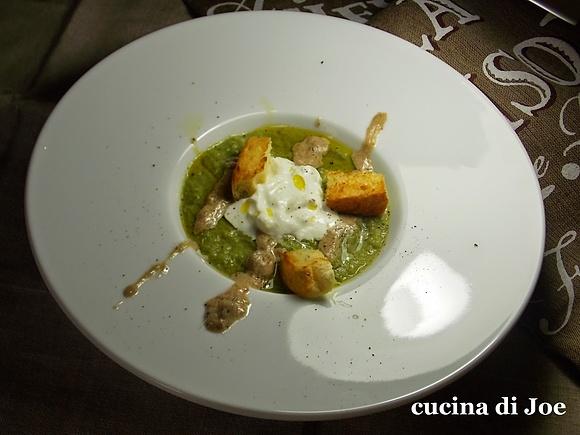 Crema di scarola con stracciatella e salsa di acciughe