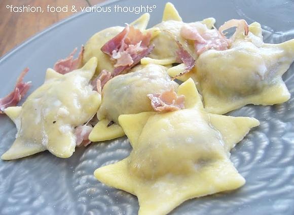 Ravioli stellati al radicchio e gorgonzola