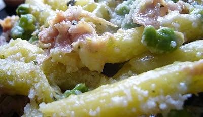 Pasta con prosciutto cotto e piselli