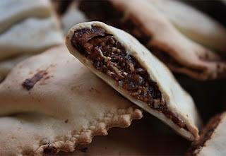 Cuddureddi siciliani ripieni di frutta secca