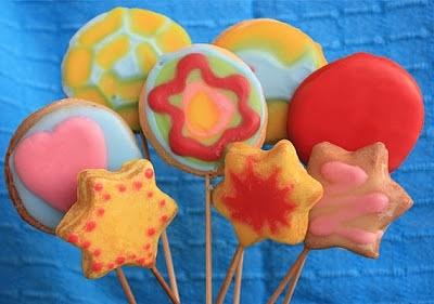 Colori da mordere! Biscotti con glassa colorata e pasta frolla