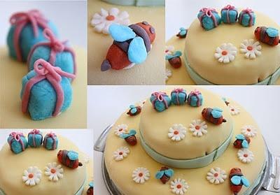 Torta di compleanno con fiori e api