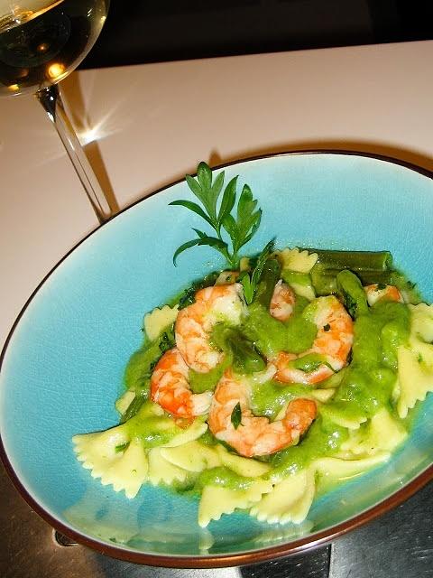 Farfalle con crema di fagiolini e gamberetti