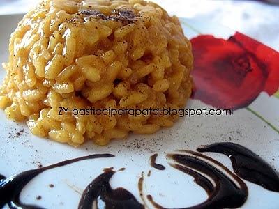 Risotto allo zafferano con salsa alla liquirizia