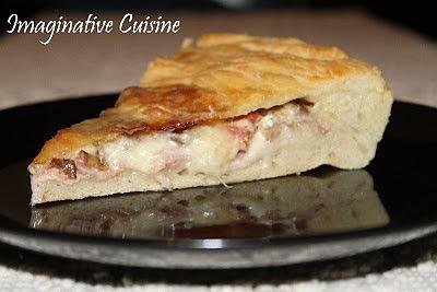 Focaccia ripiena con prosciutto e formaggio