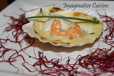 Capesante e gamberi con salsa Mornay al mascarpone ed erba cipollina