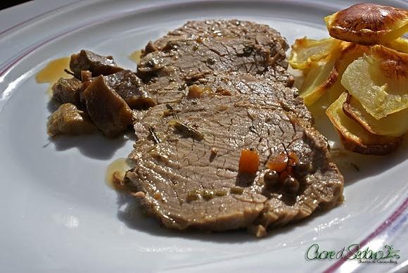 Arrosto di vitello aromatico al forno con funghi porcini e patate