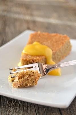 Torta di nocciole senza burro e farina