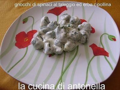 Gnocchi di spinaci al taleggio e erba cipollina