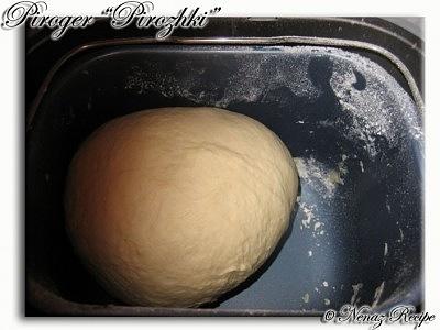 Pirozhki con ripieno di carne